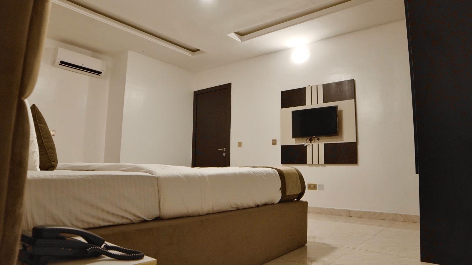 /web/uploads/116/247 Luxury Hotel & Apartment Ajah/room-photos/Deluxe Room  /18 deluxview.jpg